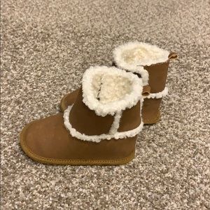 Baby faux-fur trim boots